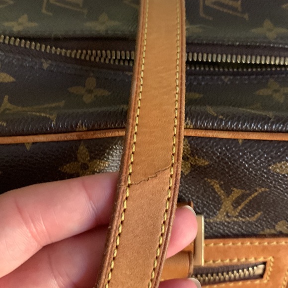 Vintage Louis Vuitton Cite Bag GM Monogram Exterior Pocket Shoulder Bag Roomy - Picture 14 of 15